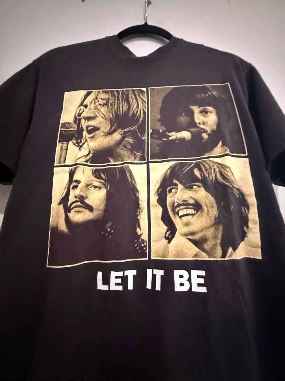 vintage 2005 Apple Studios The Beatles “Let It Be” Graphic Tee